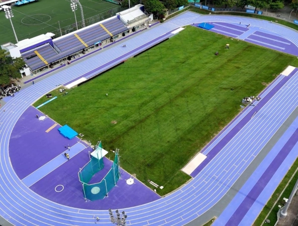 Estadio de Atletismo Alfonso Galvis Duque. Entregado tres meses atrás.