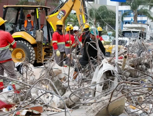 Remoción de escombros en Cali tras el terremoto.