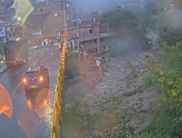 La quebrada La Iguaná alcanzó máximos no vistos desde 2018 durante las lluvias del 9 de octubre.
