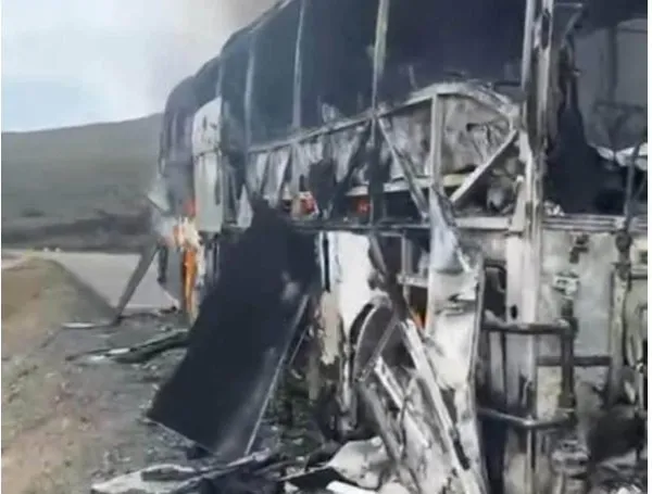 Incineran bus intermunicipal en la vía entre Málaga y Cerrito.