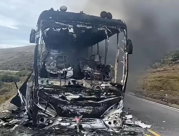 Incineran bus intermunicipal en la vía entre Málaga y Cerrito.