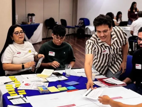Analizan en mesas el Plan Decenal de Educación de Cali, proyectado al 2036.