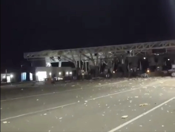 Explosión de carro bomba en peaje entre Villanueva y Monterrey, Casanare, en la madrugada de este viernes 23 de agosto: habría cuatro personas heridas