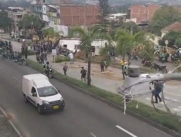 Aparatoso accidente de un bus en Medellín.