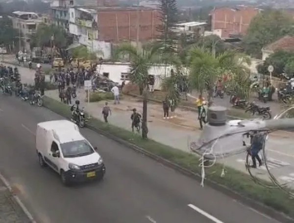 Aparatoso accidente de un bus en Medellín.