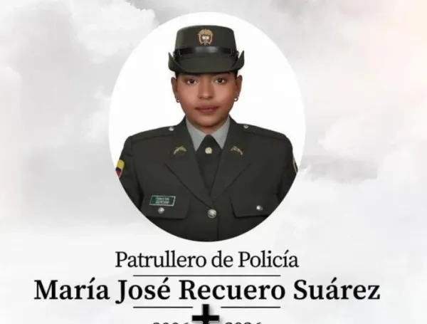 El presidente Abelardo De La Espriella con la mamá de la patrullera María José Recuero, quien murió tras enfrentarse a unos ladrones.