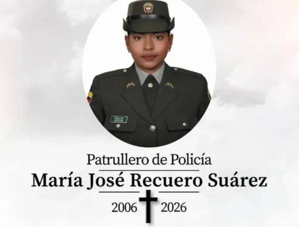 El presidente Abelardo De La Espriella con la mamá de la patrullera María José Recuero, quien murió tras enfrentarse a unos ladrones.
