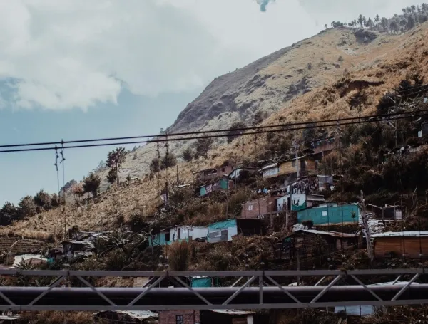 Medellín actualiza su POT: mapas revelan alerta roja por expansión de zonas de riesgo