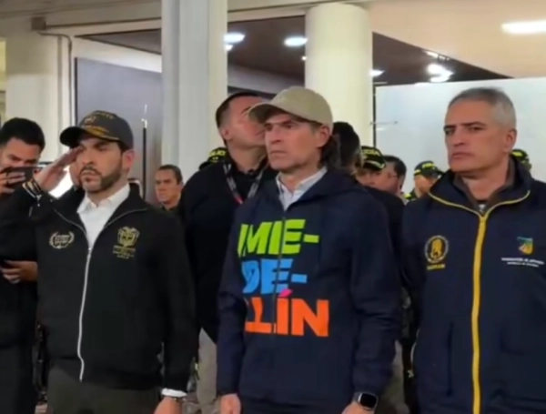 El hijo de Iván René Valenciano fue capturado durante el megaoperativo liderado por el presidente De La Espriella en Medellín.