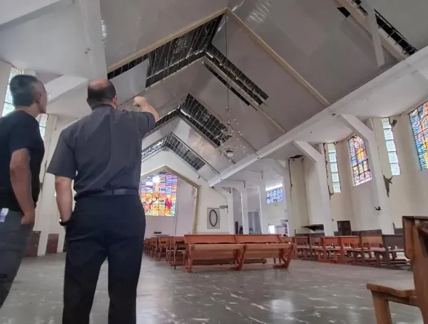 Los daños en la parroquia de Roldanillo.