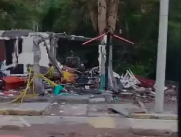 Motobomba en la vía Panamericana. Volaron peaje en el Cauca.