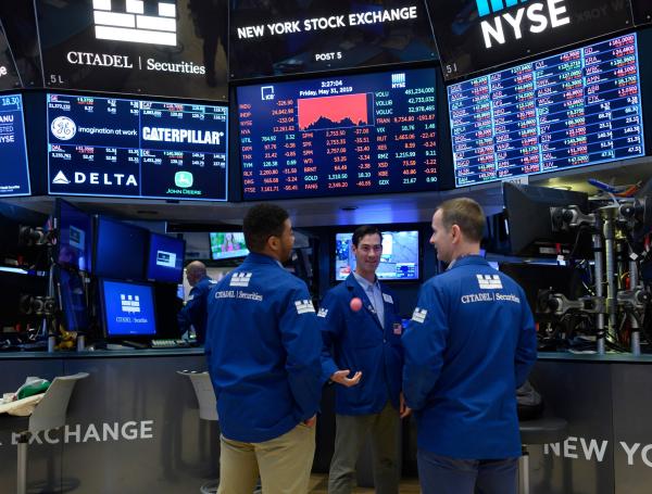 Wall Street cierra mixto en una sesión marcada por un fallo técnico y ...