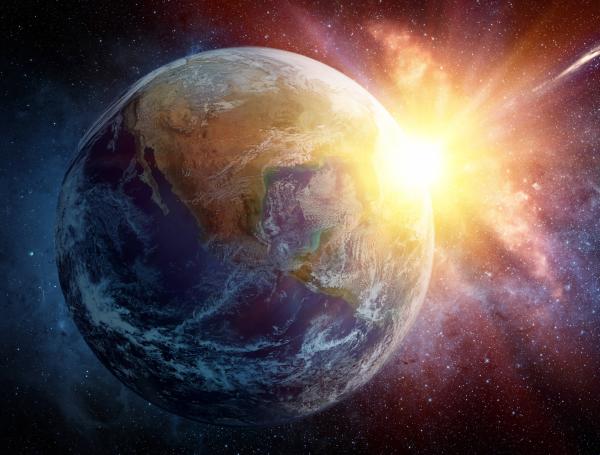 El solsticio del 21 de diciembre de 2012 sería el último para la humanidad: según varios expertos en conspiraciones –expertos tanto en crearlas como en desmentirlas-, el fin del baktún, antiguo calendario maya, sería a la vez el fin del mundo. Sin embargo, el 22 de diciembre de ese año las personas temerosas respiraron con alivio. El mundo no se acabó. El último día del calendario maya, según el portal ‘Viviendo el tiempo Maya’, anuncia el comienzo de una nueva era que no necesariamente requiere de barridos catastróficos. Fue tanto el revuelo por esta historia y los posibles inicios del cataclismo que hasta una película, titulada ‘2012’, narró las ficciones geológicas que se habían vaticinado infructuosamente.