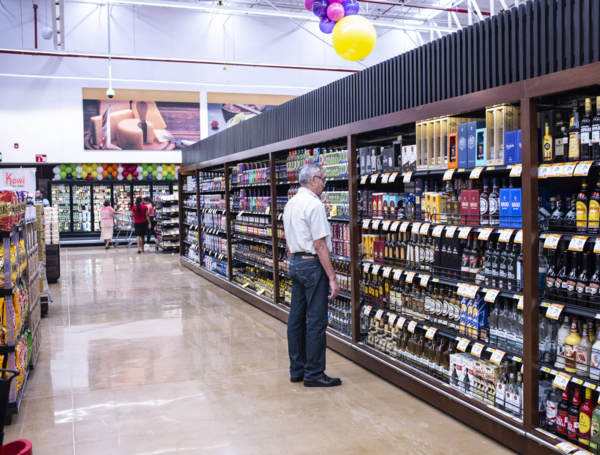 Es clave comprar el licor en sitios de confianza, dicen las autoridades.