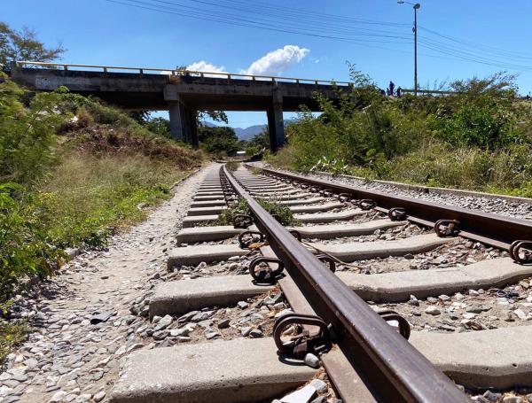 Este fue el lugar donde hace 50 años se registró el accidente, cuando el tren de pasajeros se llevó al bus de un paseo.