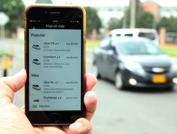 Uber crea cinco servicios: UberYA, Economy, Comfort, Uber XL y Por Horas. La plataforma modificó su modelo de servicio y ahora cada viaje es un arriendo temporal.