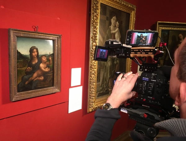 La producción viajó hasta la National Gallery, en Londres, para filmar ‘La Virgen de la rueca’, entre otras joyas.