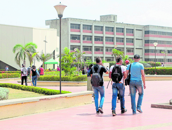Unos 22 mil estudiantes asisten a la Universidad del Atlántico, entre ellos, jóvenes de estratos bajos, que vienen de distintos municipios del Atlántico, el Caribe colombiano e interior del país.