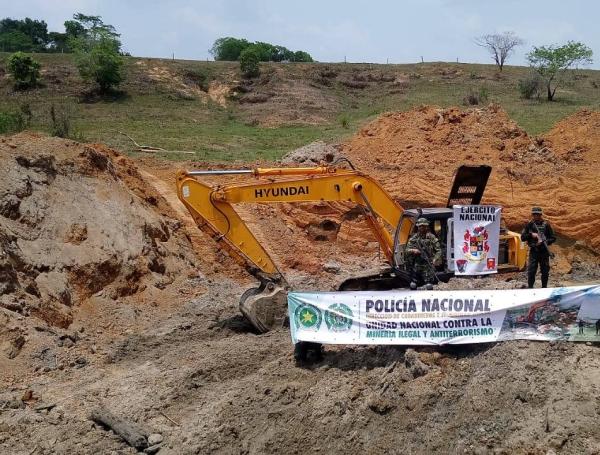 Maquinaria destruida por el Ejército Nacional en Cáceres, Antioquia