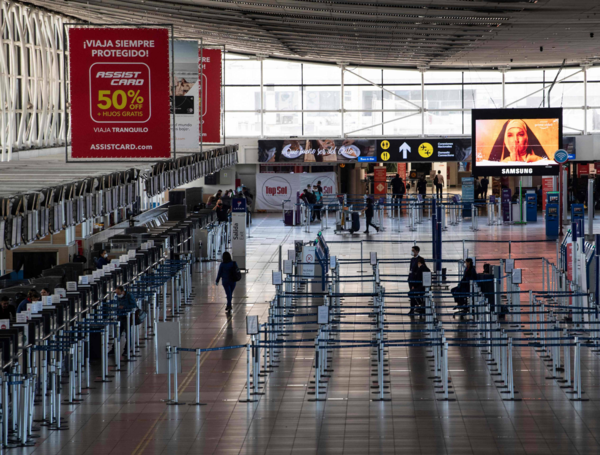 9. Aeropuerto Internacional Comodoro Arturo Merino Benítez, Chile
Los vuelos nacionales se mantienen hacia las ciudades principales pero con frecuencias reducidas y centradas en el transporte de funcionarios de la salud o insumos básicos. Actualmente solo se encuentran operando LATAM para vuelos hacia Estados Unidos