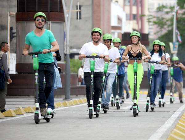 La Secretaría de Movilidad publicó los requisitos para emitir permisos temporales a otras empresas que ofrezcan el servicio de patinetas.
