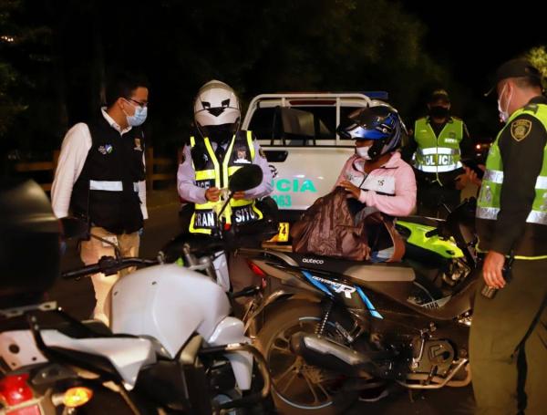 38 multados por infringir primera noche del toque de queda en el Valle