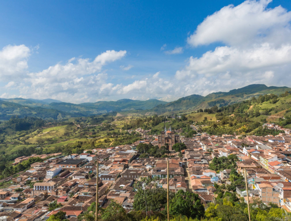 ‘Nos sentimos como presas, acorralados’: así viven los líderes ambientales en Colombia, el país más peligroso del mundo para defender la naturaleza
