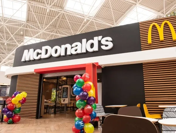 Arcos Dorados - McDonald's tiene en Latinoamérica y el caribe casi 100.000 empleados.