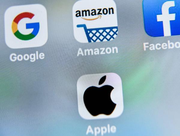 Apple contrató hace dos años al jefe de búsqueda de Google, John Giannandrea, para ayudar a desarrollar capacidades de inteligencia artificial.