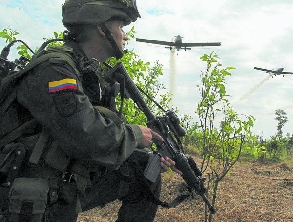¿Qué diferencia al glufosinato de amonio del glifosato para combatir cultivos ilícitos en Colombia tras su autorización como plan piloto del Gobierno?