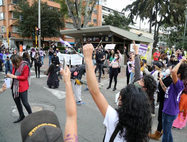 Bogota mayo 14 de 2021. Planton de mujeres en contra la violencia sexual frente al cai Soledad en el park way. Fotos: Milton Diaz El Tiempo