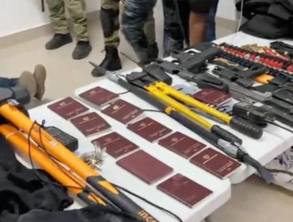 Los pasaportes de los colombianos detenidos.