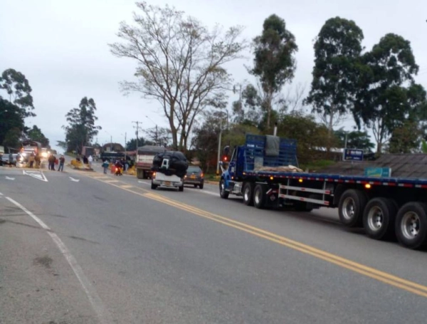 Los desordenes se registran cerca del peaje de Tunía.