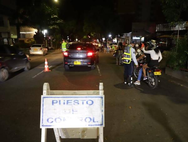 Con más de mil policías y funcionarios de la Alcaldía de Cali se adelantaron operativos de control en la ciudad.