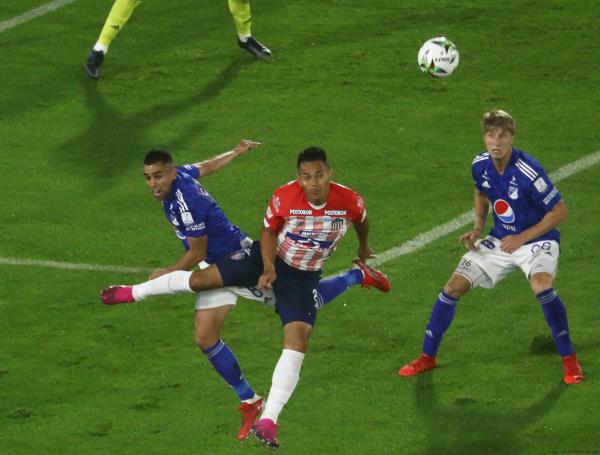 Millonarios vence por goleada a Junior en El Campín