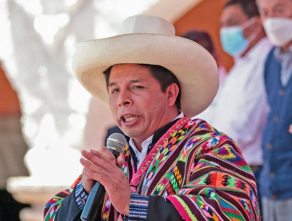 El presidente peruano Pedro Castillo entregando un informe sobre sus primeros 100 días en el cargo en Ayacucho, en el centro de Perú, el 10 de noviembre de 2021.