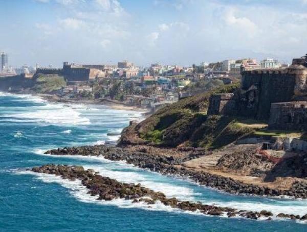 El castillo de San Felipe del Morro es una ciudadela construida por los españoles entre el siglo XVI y XVIII.
