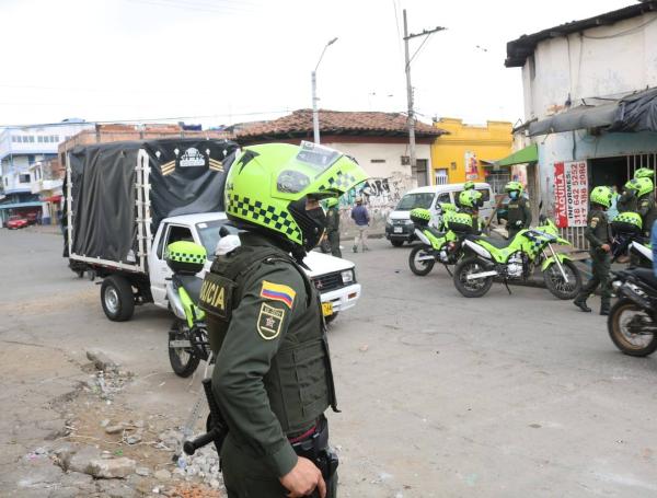 La Policía Metropolitana de Cali adelantó un extenso despliegue en la comuna 15.