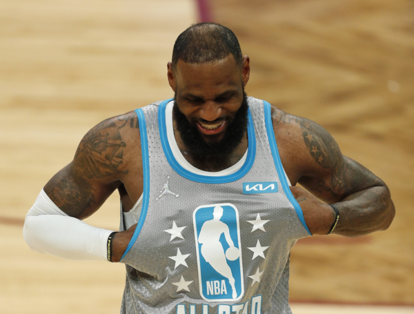 LeBron James, el interminable: confirmó contrato por dos años con el quinteto de Filadelfia de la NBA