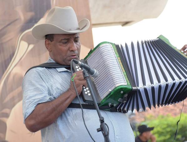 Wilber Mendoza Zuleta, rey vallenato, finalista en el concurso de rey de reyes.
