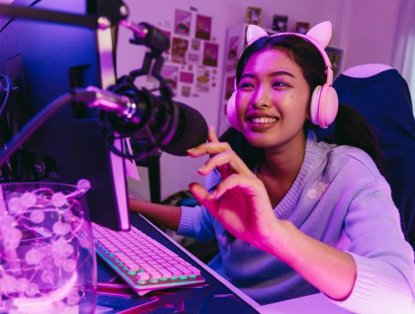 Desde el computador podría tener mejor calidad de imagen y sonido.