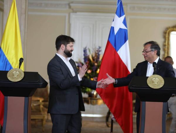 Petro y Boric tras su reunión en la Casa de Nariño.