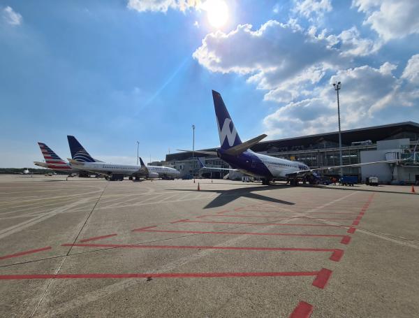 El aeropuerto internacional Alfonso Bonilla Aragón, ubicado en Palmira y que presta servicios a Cali.