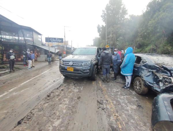 Emergencia en vía a La Calera: imágenes del sector afectado por lluvias