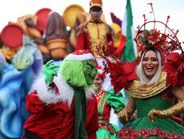 En la Autopista Suroriental, sobre la Calle de la Feria, miles de personas en Cali disfrutaron el segundo día de la 65 Feria de Cali, con el desfile Las Fiestas de Mi Pueblo, organizado por la Gobernación del Valle, en el que todos los municipios del Valle del Cauca mostraron su alegría, cultura, costumbres y creencias, durante cerca de dos kilómetros.