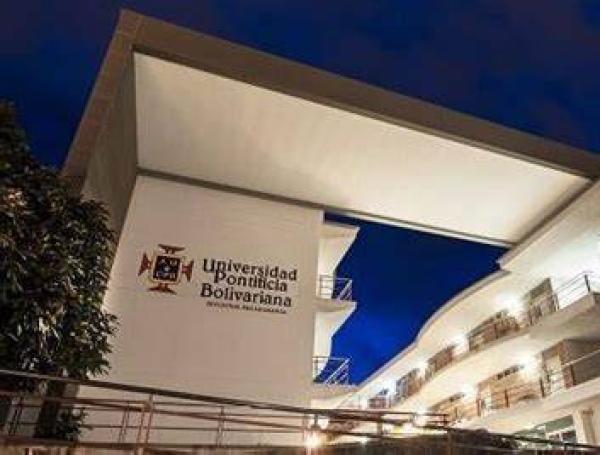 Se destaca dentro de las mejores universidades del área metropolitana.
