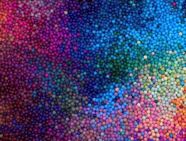 Resinas recicladas, materiales biobasados y menos uso de materiales; así se está transformando el sector plástico: ‘vamos a necesitar de todo’