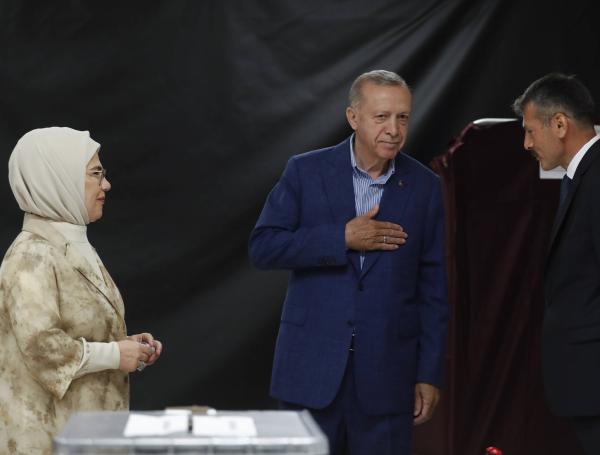 Seguidores de Erdogan celebran en las calles de Estambul