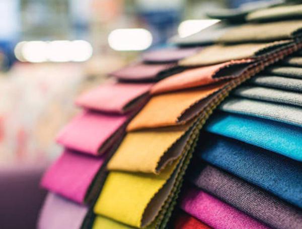 se dice que este producto textil  fue creado en varios lugares del mundo.