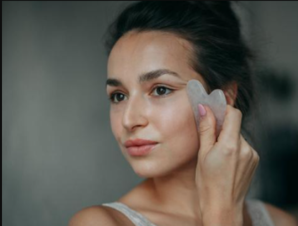 El yoga facial es una buena alternativa para activar los músculos de la cara.